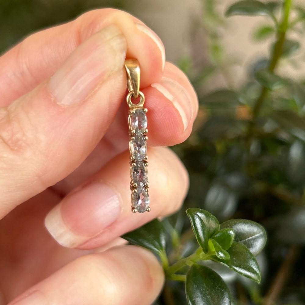 Vintage 10K SOLID GOLD and AQUAMARINE Pendant